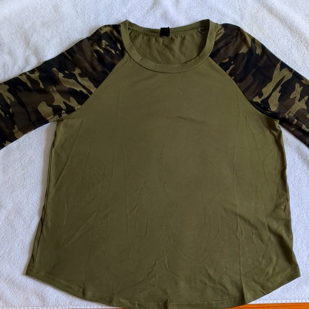 New Camo Long Sleeve T Shirt Size Medium